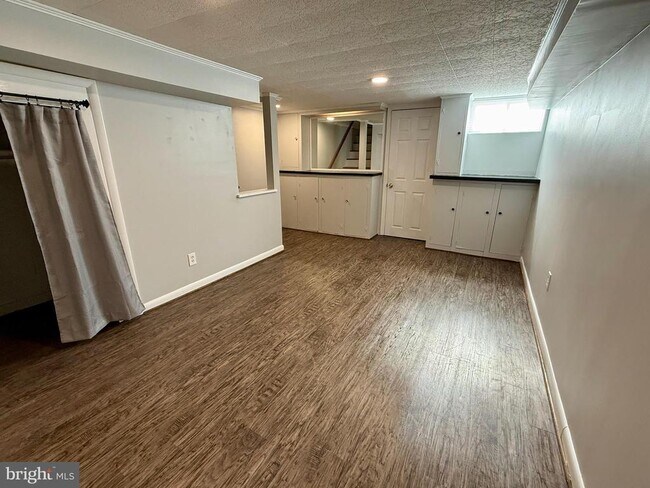 Building Photo - 3613 Parkdale Ave