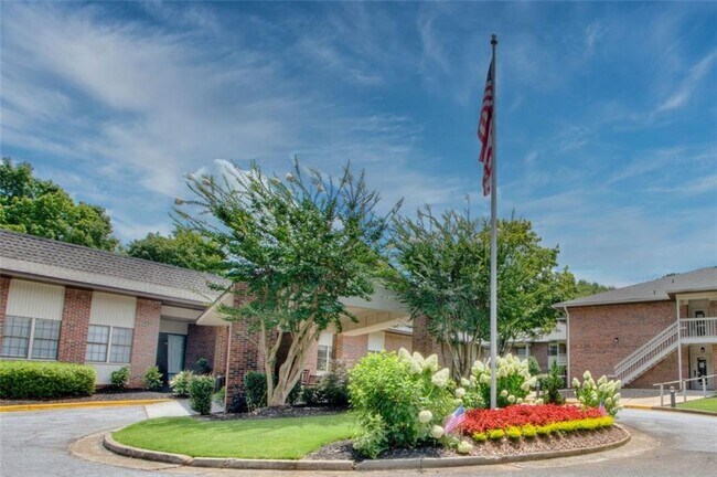 Building Photo - 425 Mount Vernon Hwy NE