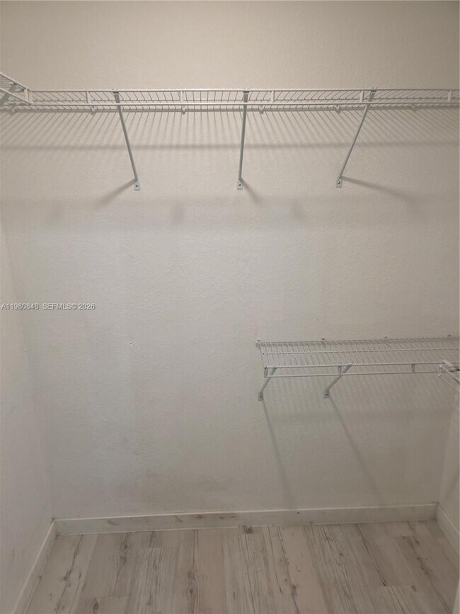 Building Photo - 600 NE 4th Ter