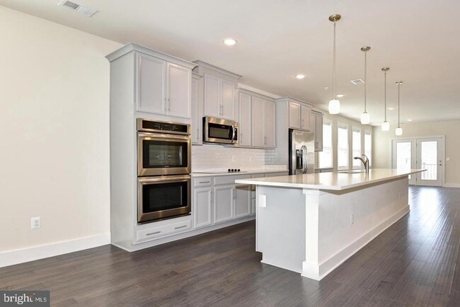 Building Photo - 44858 Tiverton Sq