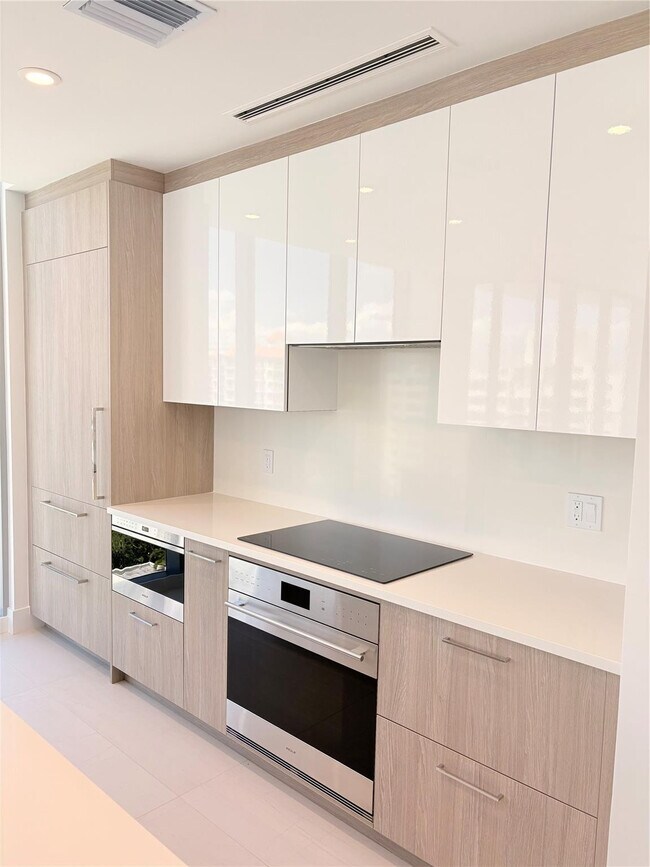 Building Photo - 151 N Seabreeze Blvd