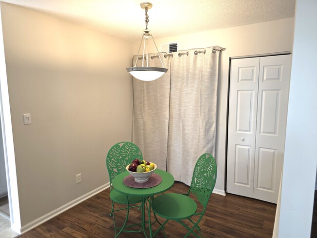 Building Photo - 2811 Edridge Ct