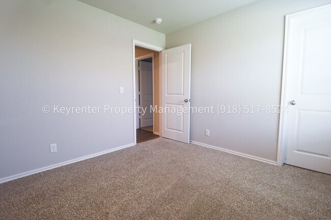 Building Photo - 3313 N 23rd W Ave