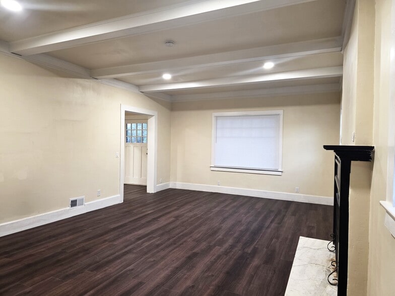 Building Photo - 833 N 4th Ave