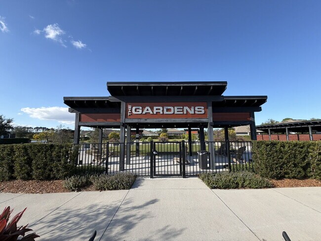 Building Photo - Beautiful Custom Home in Del Webb 55+ Community