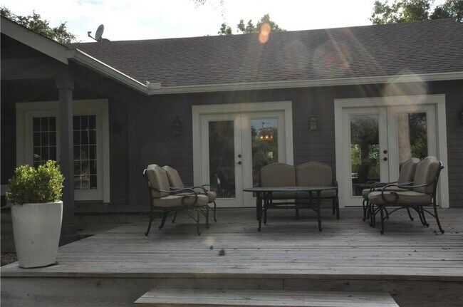 Building Photo - 3003 Burleson Rd