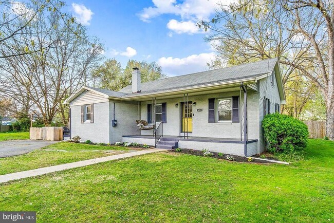 Primary Photo - 8413 Rosemont Cir