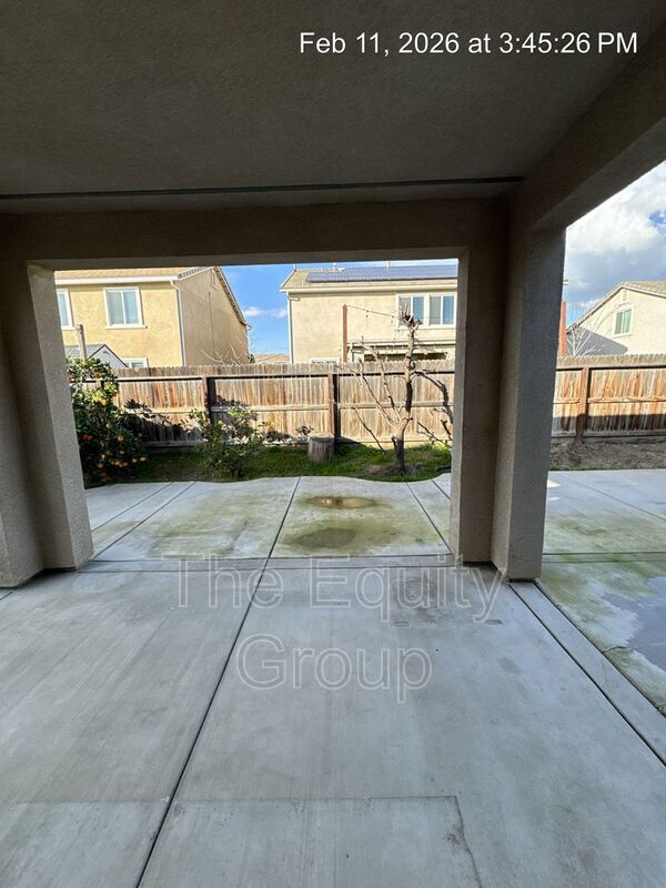 Building Photo - 4418 W Robin Ave