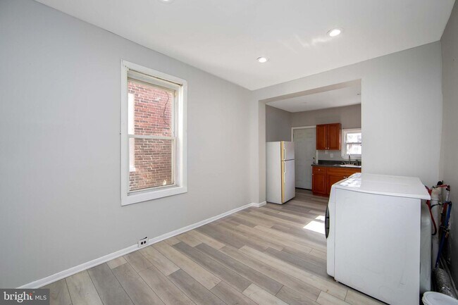 Building Photo - 1078 Morton St