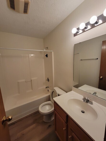 Building Photo - 80 Phillips Ct