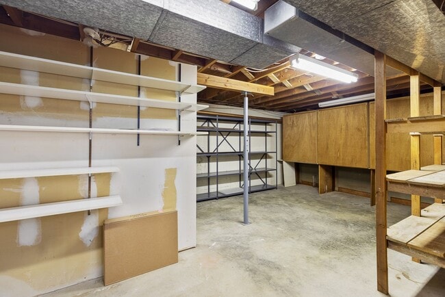 Building Photo - 3 bedroom 2 bath
