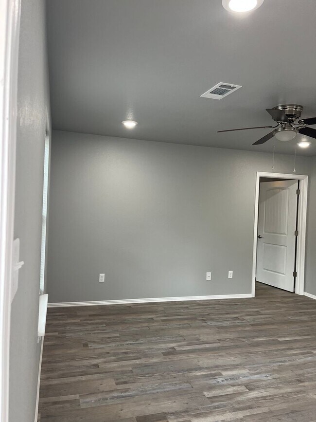 Building Photo - COX-VINE STREET