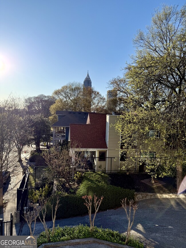 Building Photo - 494 Parkway Dr NE