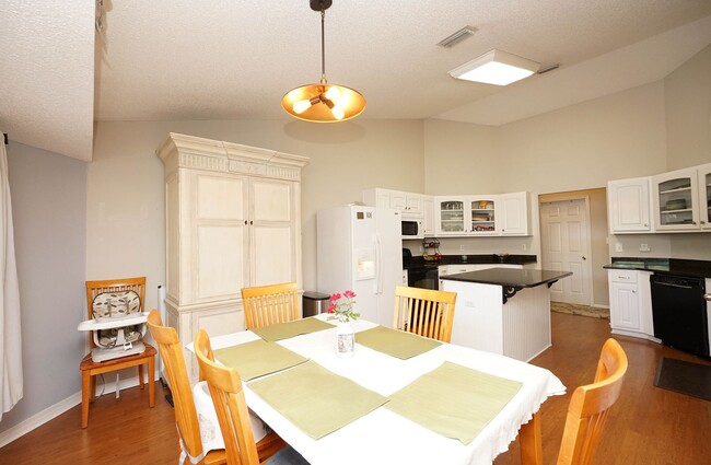 Building Photo - Silver Oaks Community