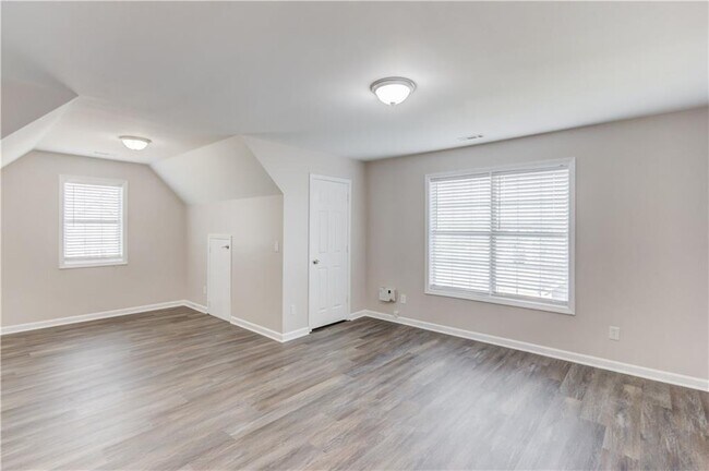 Building Photo - 3895 Kingsbrook Blvd