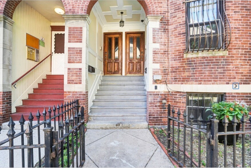 Building Photo - 151 Highland St