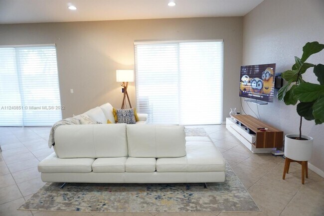 Building Photo - 878 Lavender Cir