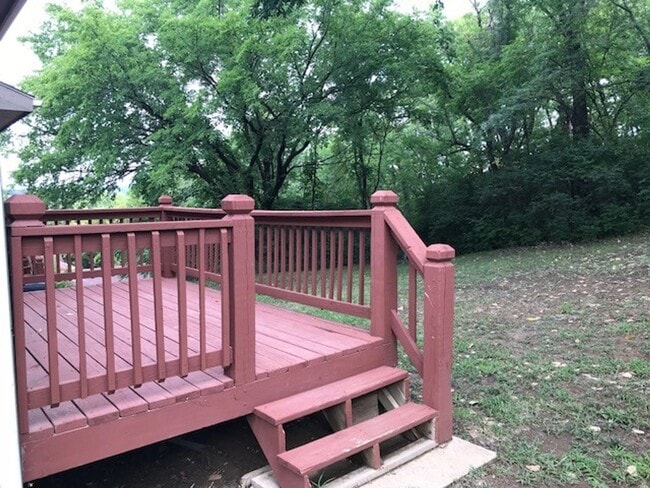 Building Photo - Beautiful 3 Bedroom 2 Bath Duplex!