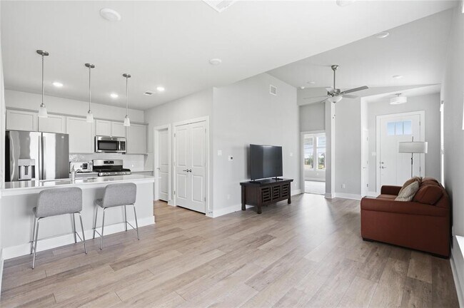 Building Photo - 135A Pinnacle Ln