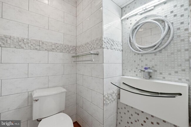 Building Photo - 8562 Tyrolean Way