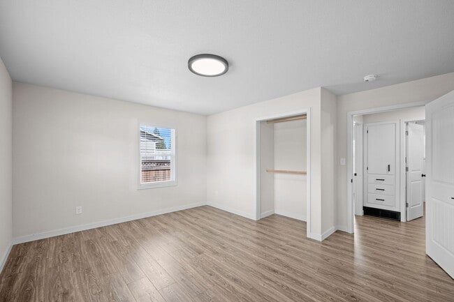 Building Photo - Gorgeous North Side Home With Shop!