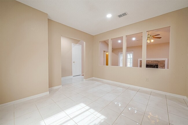 Building Photo - 3231 E Heatherock Cir