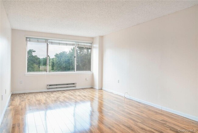 Building Photo - 10 Stewart Pl