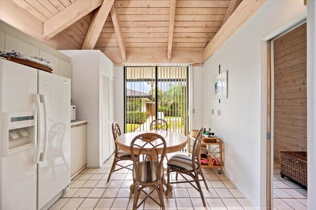 Building Photo - 11876 Pebblewood Dr