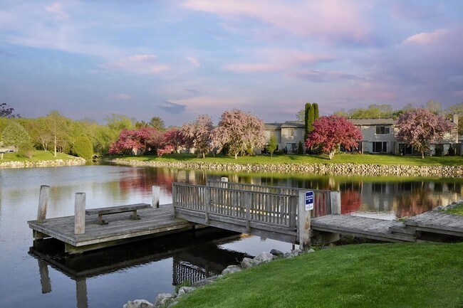 Building Photo - 725 Peninsula Ct
