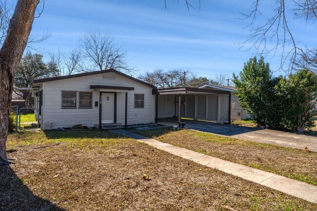 Building Photo - Fairlawn 3 bedroom, 1 bath ready for move-in