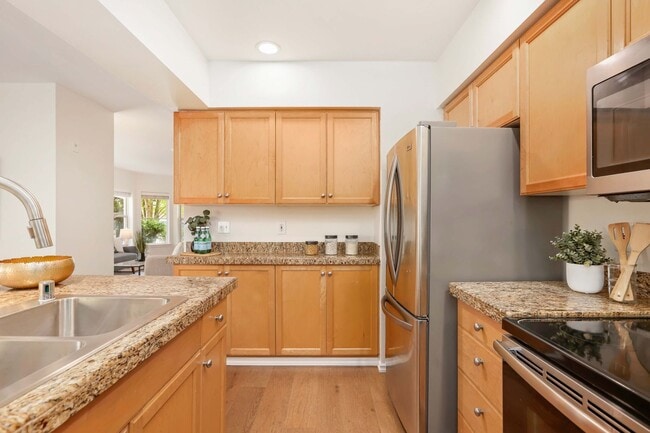 Building Photo - Must-see property that still feels brand new