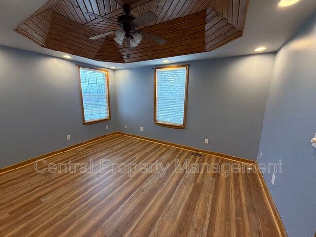 Building Photo - 3 Poplar St