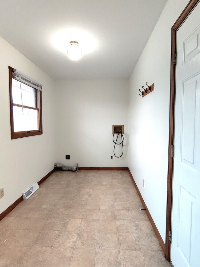 Building Photo - 2545 N 4645th Rd