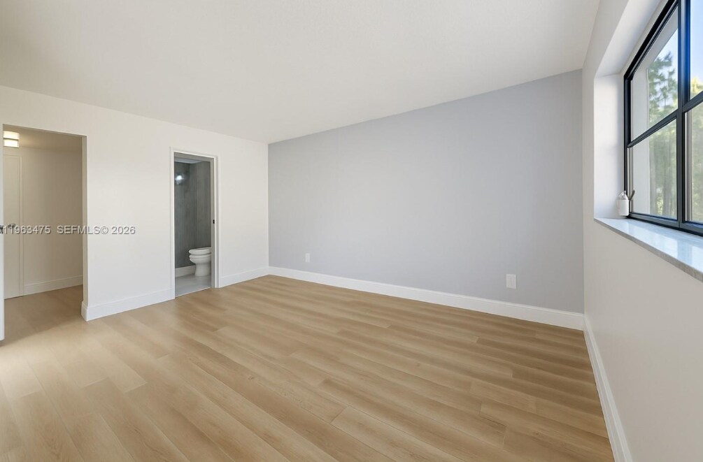 Building Photo - 333 NW 17th Ct