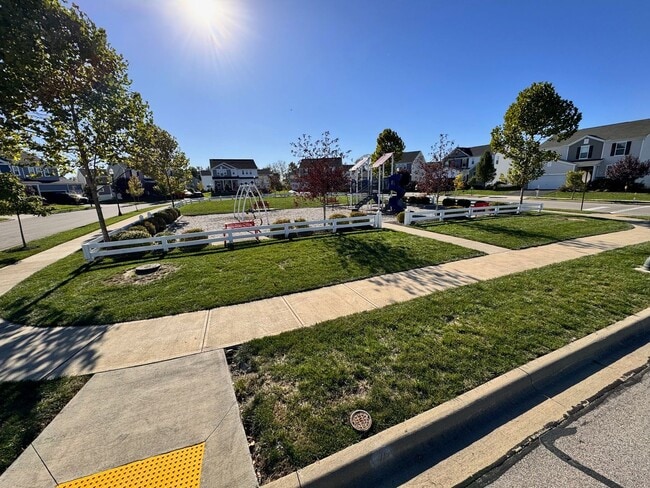 Building Photo - 4-Bedroom House for Rent