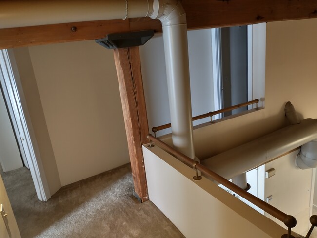 Building Photo - 68 Thermos Ave