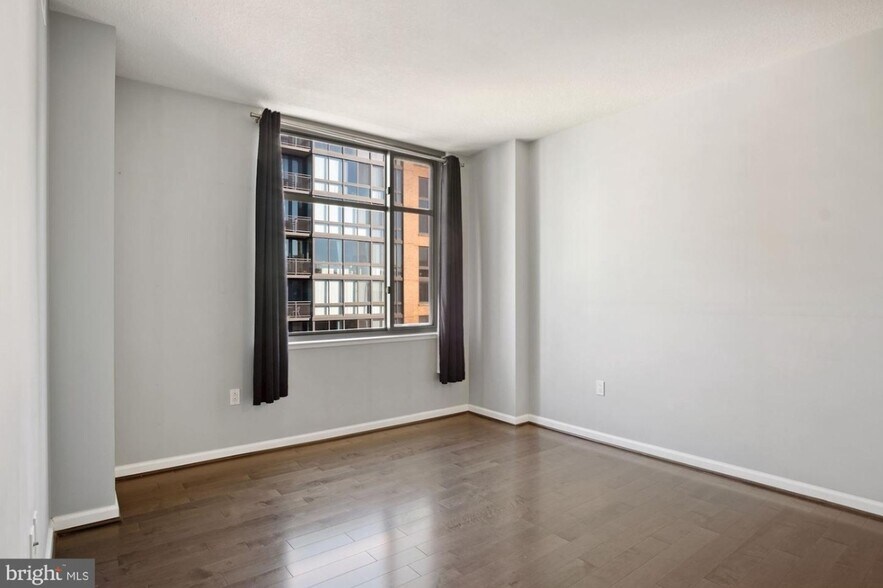 Building Photo - 440 L St NW