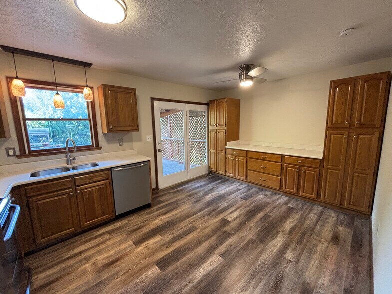 Building Photo - 136 Bayscape Dr