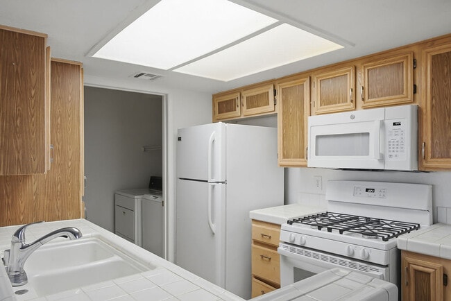 Building Photo - 1908 Mountain Hills Ct