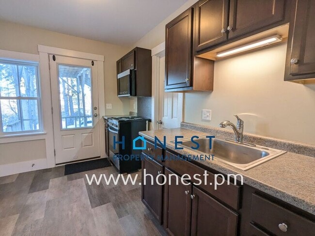 Building Photo - 18 Warren St