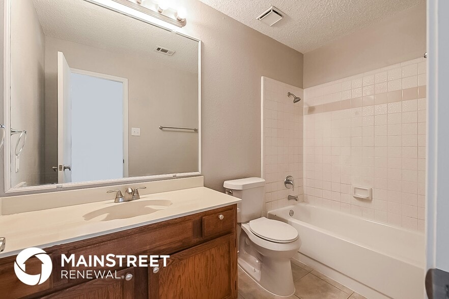 Building Photo - 711 Meadowcreek Ct