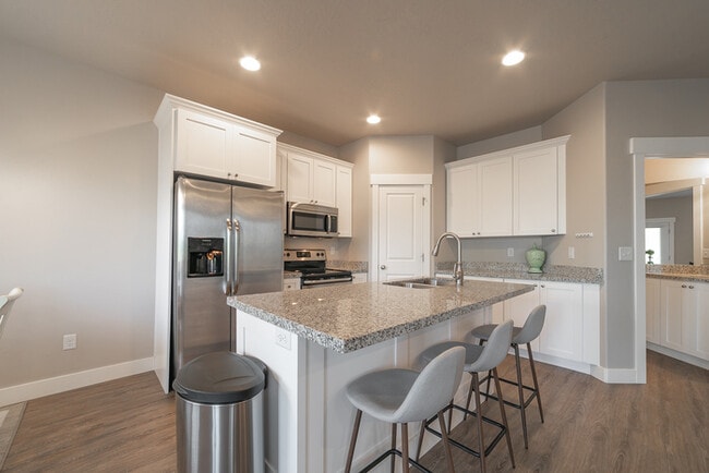 Building Photo - Text RENT to +18019018302
