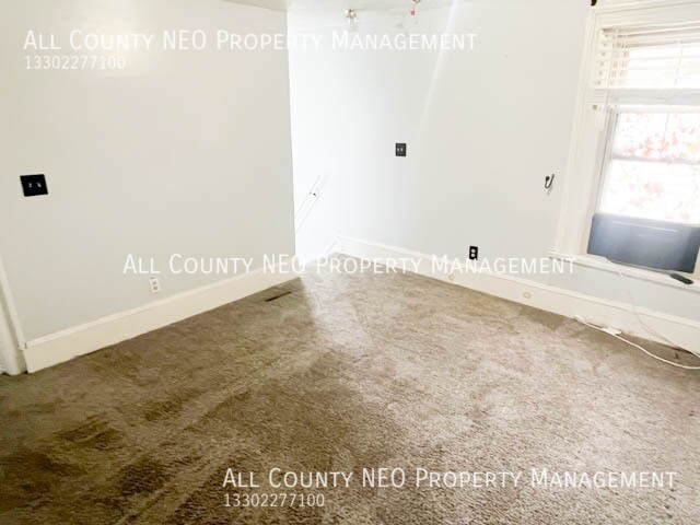 Building Photo - 1852 W 45th St