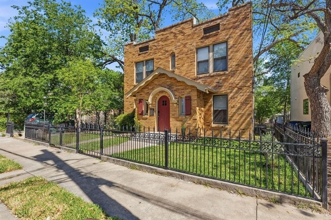 Building Photo - 804 Rutherford Pl