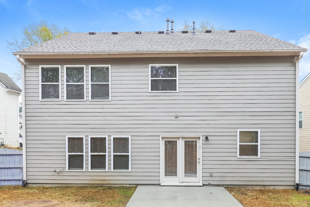 Building Photo - 2390 Village Green Dr