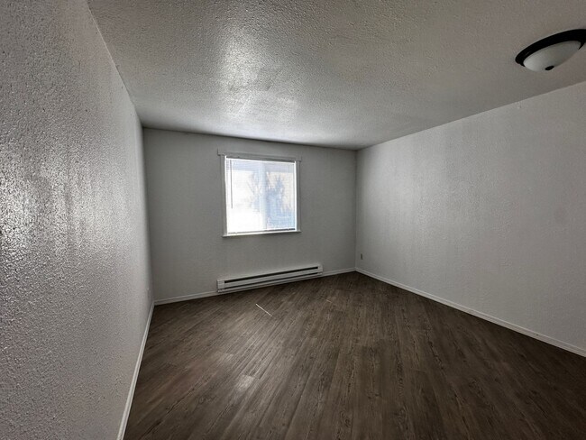 Building Photo - 1819 S 93rd St