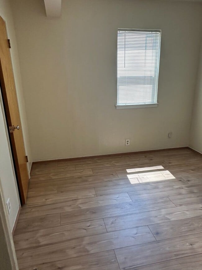 Building Photo - Cozy 1 Bedroom 1 bath, next to the police ...