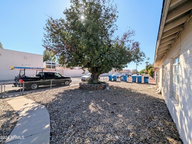 Building Photo - 1314 W Whitton Ave