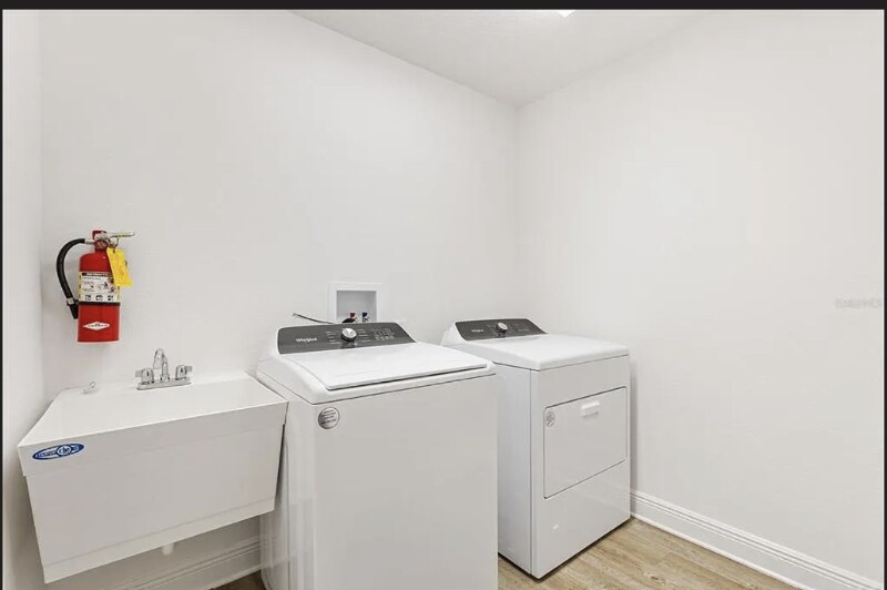 Building Photo - 6986 Elaine Ct