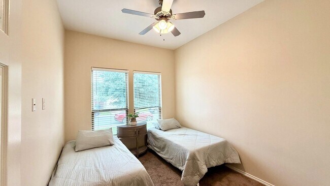 Building Photo - 11104 Santillana Loop